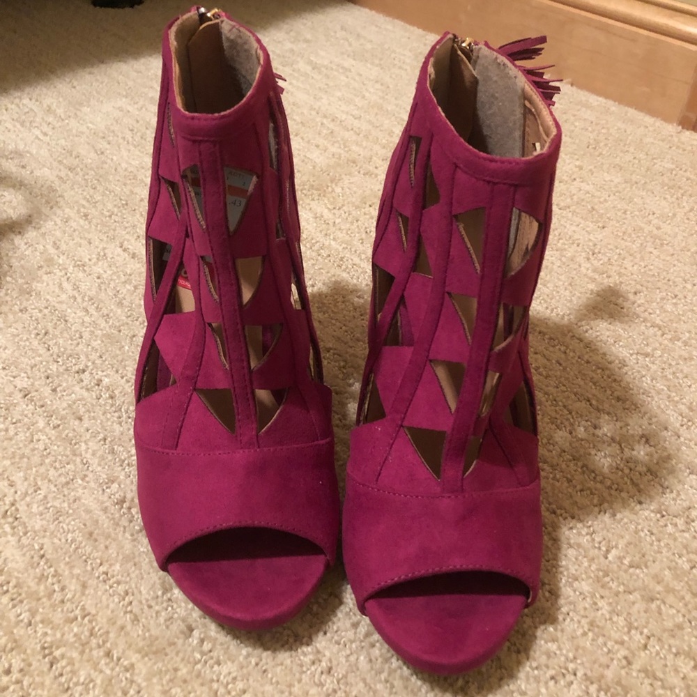 Heels - Picture 2 of 3